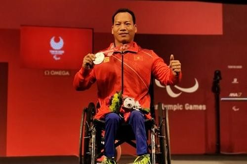 Lực sĩ Lê Văn Công giành HCB thế giới, đạt chuẩn dự Paralympic 2024