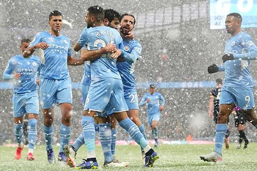 Man City trở lại nhì bảng: Chiến thắng khó khăn trong tuyết lạnh