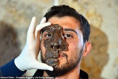 Phát hiện mặt nạ sắt của kỵ binh La Mã, lộ bí mật sốc