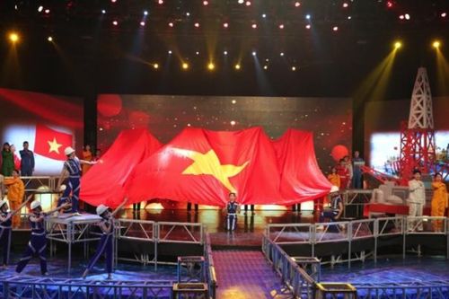 Kỷ niệm 60 năm Ngày Truyền thống Ngành Dầu khí Việt Nam cùng chương trình 'Hành trình thắp lửa'
