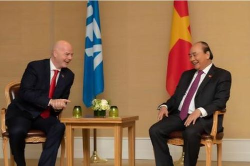 Chủ tịch nước Nguyễn Xuân Phúc gặp Chủ tịch FIFA