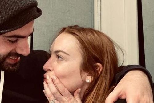 Lindsay Lohan bất ngờ thông báo đã đính hôn