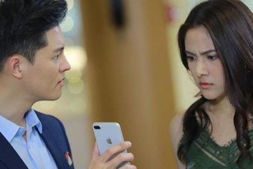 Ông chủ xuất hiện đột ngột và cái tát 'mở mắt' cho trai trẻ đang đắm đuối 'yêu' bà chủ