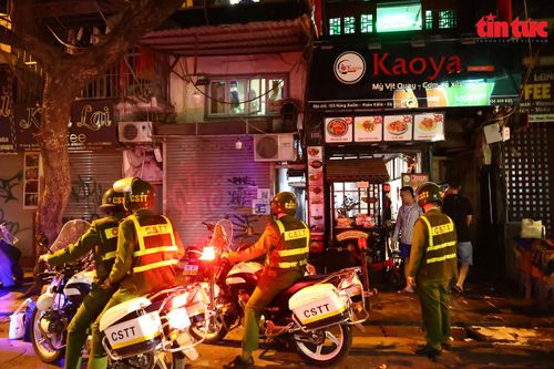 Hà Nội: Tìm người đến tượng đài ở hồ Gươm, bệnh viện... liên quan đến COVID-19