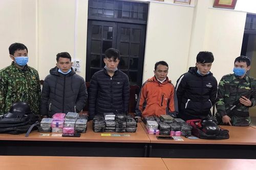 Huy động gần 100 bộ đội bắt giữ 4 đối tượng vận chuyển 100 bánh heroin