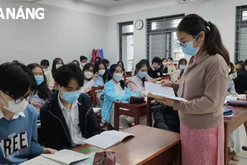Ngày đầu học sinh lớp 10, 11 đi học trực tiếp