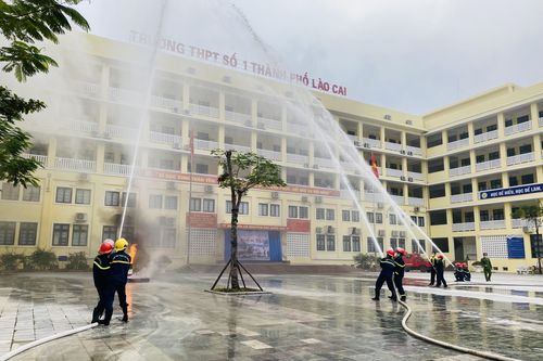 Cụm liên trường thành phố Lào Cai diễn tập phương án phóng cháy, chữa cháy và cứu nạn, cứu hộ