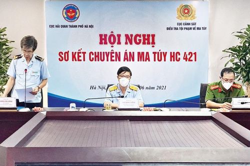 'Nóng' trên mọi trận tuyến