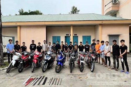 2 nhóm hỗn chiến vì mâu thuẫn của 2 thiếu nữ, chém luôn bảo vệ dân phố