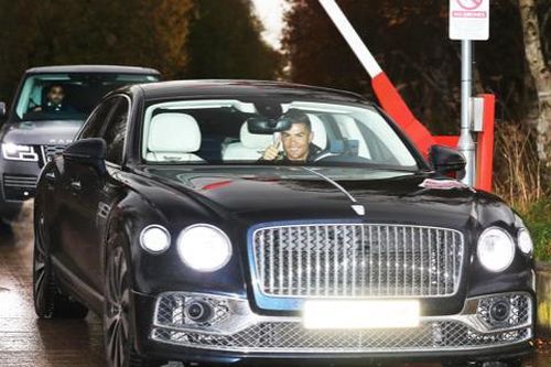 Ronaldo sắp phải 'vứt xó' bộ sưu tập siêu xe vì HLV Rangnick