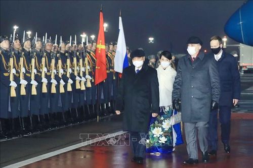 Chủ tịch nước đến Thủ đô Moscow, bắt đầu thăm chính thức LB Nga