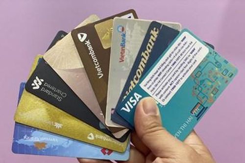 Người dân cần làm gì để thực hiện đổi thẻ ATM từ sang thẻ chip?