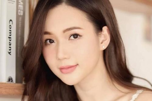 Phố trong làng: Phong cách thời trang gây bất ngờ của y tá Ngọc
