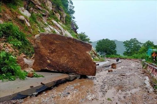 An Giang công bố tình huống khẩn cấp sạt lở đá trên sườn núi Cấm
