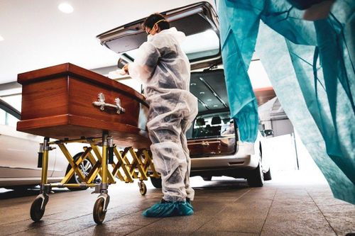Sức ép với dịch vụ tang lễ Singapore khi người chết vì COVID-19 tăng cao