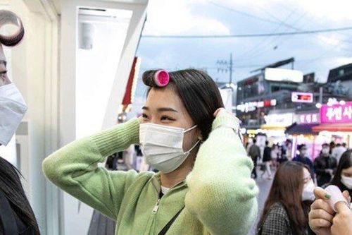 Đằng sau xu hướng lạ cuốn lô đi khắp nơi của con gái Hàn Quốc