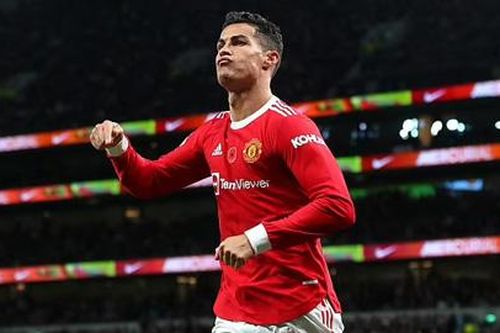 Ronaldo chỉ trích thậm tệ cha đẻ Quả Bóng Vàng