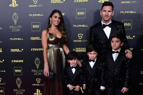 Chi tiết cực dễ thương trong bức ảnh gia đình Messi tại gala trao Quả bóng vàng 2021
