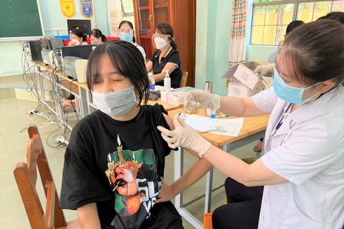Đạ Huoai: Tổ chức tiêm vắc xin phòng Covid – 19 cho học sinh THCS