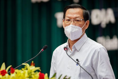 Chủ tịch TP.HCM yêu cầu xây dựng thế trận ứng phó khi xuất hiện biến chủng mới