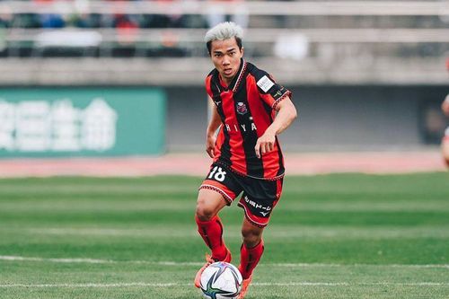 'Messi Thái' từ chối đá J-League để 'giữ chân' cho AFF Cup