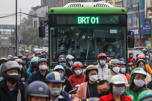 Hà Nội đề xuất 14 làn đường ưu tiên xe buýt: Liệu có khả thi?
