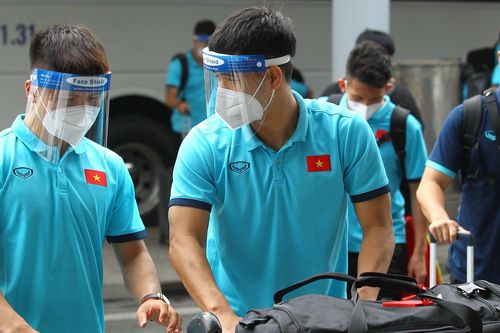 Tuyển Việt Nam hủy tập, lên đường đi Singapore dự AFF Cup