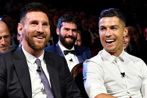 Tài khoản của Ronaldo thích bài đăng chê Messi