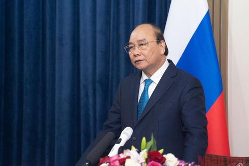 Chủ tịch nước gặp mặt cán bộ, nhân viên Đại sứ quán Việt Nam tại Liên bang Nga