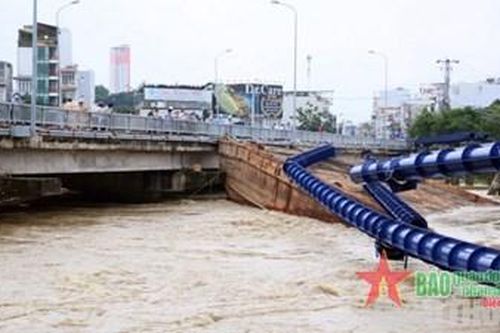 Mưa lũ làm hỏng đường ống cấp nước tại Nha Trang, hàng trăm hộ dân mất nước sinh hoạt