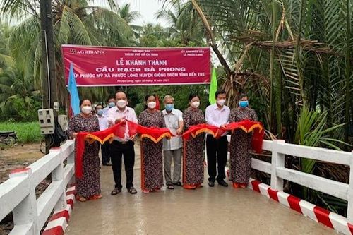 Hội Nhà báo TPHCM phối hợp với Agribank khánh thành cầu nông thôn tại Bến Tre