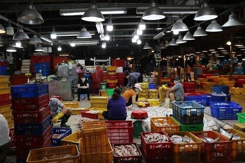 Hủy bỏ yêu cầu xét nghiệm Covid-19 mới được vào chợ