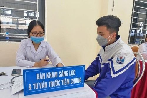 86 học sinh gặp phản ứng sau tiêm vắc xin Covid-19 ở Thanh Hóa đã ổn định