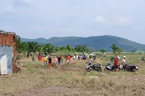 Tìm thấy thi thể hai cháu nhỏ bị nước lũ cuốn trôi