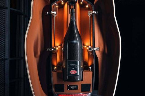 Bugatti sáng chế chai rượu đặc biệt làm từ carbon