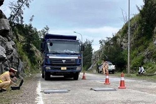 Gọi điện xưng lãnh đạo Phòng CSGT đòi doanh nghiệp chung chi