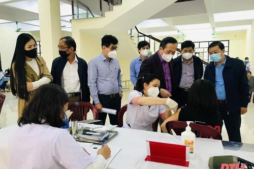 Kiểm tra, giám sát việc triển khai tiêm vắc xin phòng COVID-19 cho trẻ em từ 15 – 17 tuổi