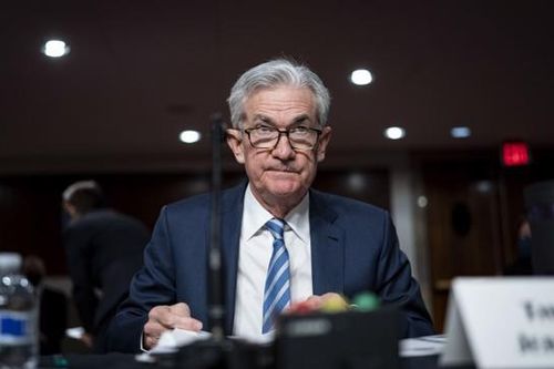 Lo lạm phát ngày càng nóng, ông Powell tính đẩy nhanh cắt giảm QE