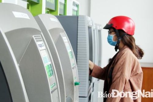 Sau 31-12-2021, thẻ ATM dạng từ vẫn tiếp tục được giao dịch