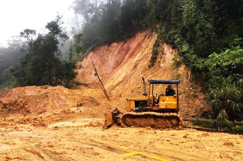 Nỗ lực khắc phục sạt lở các tuyến đường