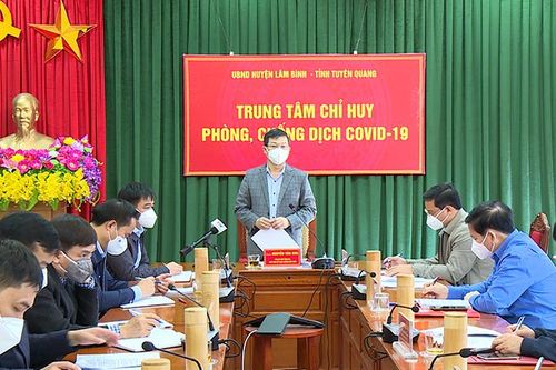 Chủ tịch UBND tỉnh Nguyễn Văn Sơn làm việc với huyện Lâm Bình về kiểm soát dịch bệnh Covid-19.