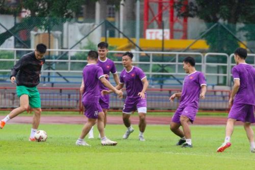 Tuyển Việt Nam 'bao trọn' sân tập ở Singapore