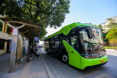 Xe buýt điện đầu tiên của Việt Nam chính thức lăn bánh tại Hà Nội