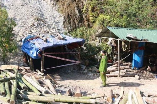 Dừng hoạt động khai thác quặng nơi xảy ra vụ tai nạn khiến 2 người tử vong