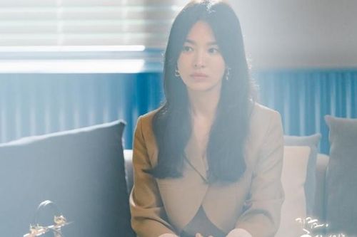 Song Hye Kyo gây tranh cãi khi trở thành nữ diễn viên cát-xê cao nhất Hàn Quốc