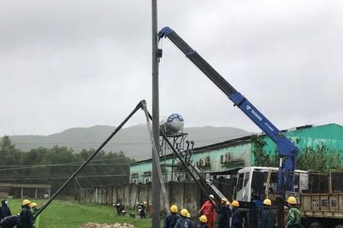 EVNCPC: Hơn 147.000 khách hàng đã được cấp điện trở lại sau lũ lớn, sạt lở
