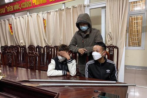 Bắt giữ 3 thanh thiếu niên cầm vũ khí chạy xe máy với tốc độ cao