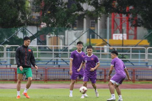 AFF Cup 2020: Đội tuyển Việt Nam tập buổi đầu tiên ở Singapore