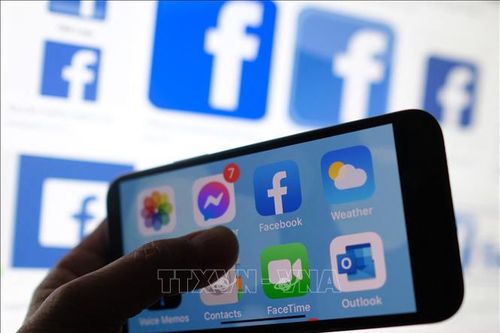 Facebook xóa tài khoản của phong trào chống vaccine ngừa COVID-19
