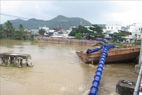Khánh Hòa: Đã khắc phục sự cố vỡ đường ống cung cấp nước sạch do sà lan đâm vào